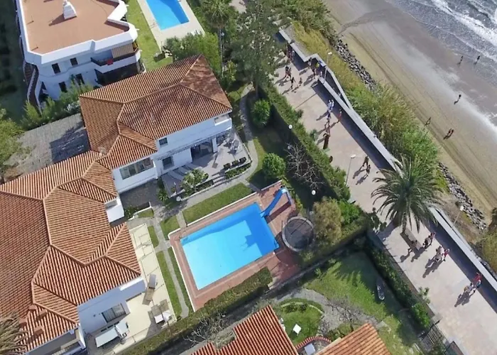 Villa Playa del Inglés piscina primera línea de playa by Lightbooking
